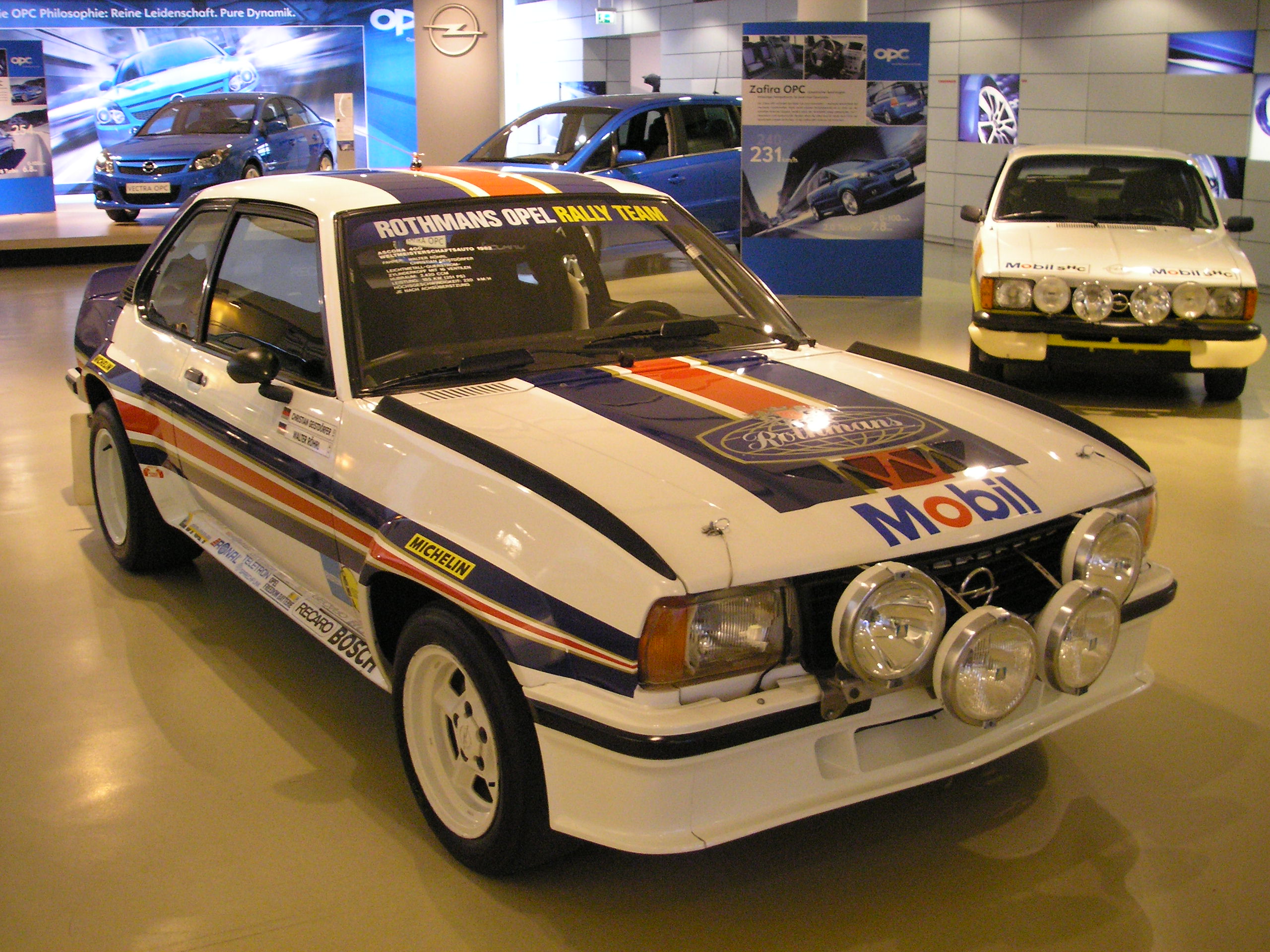 Opel Commodore 4dr