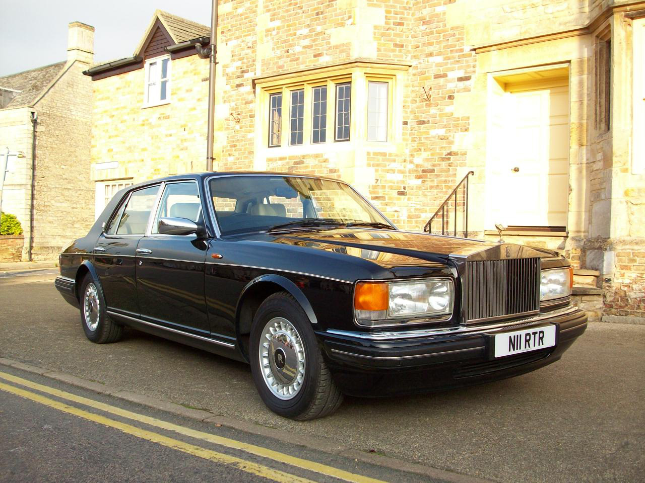 Royce silver spirit. Rolls Royce Silver Spirit 1996. Роллс Ройс Silver Spirit. Rolls Royce Silver Spirit 1995. Rolls Royce Silver Spirit 2.