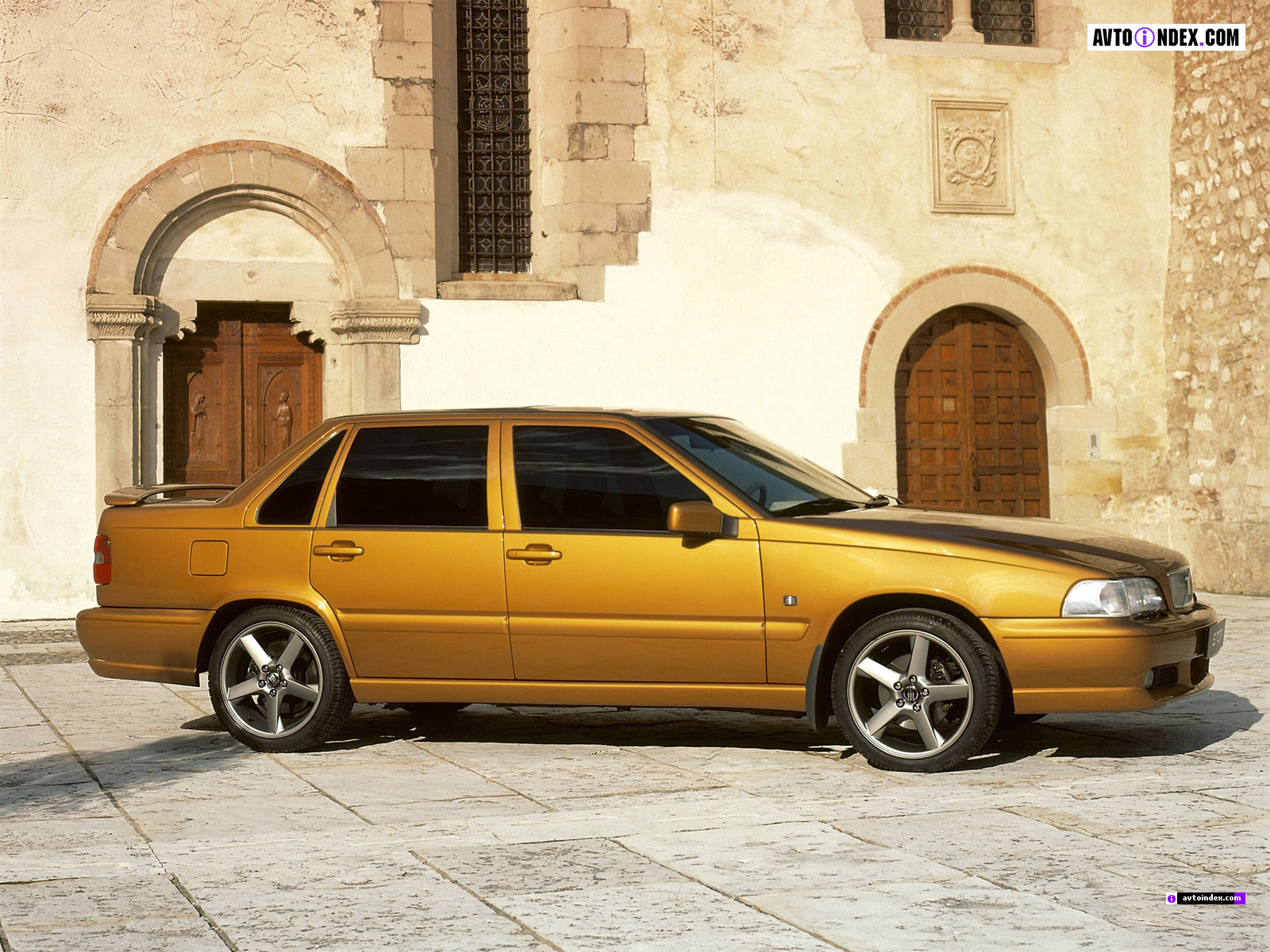 Enjoy these wonderful pictures of the Volvo S70.