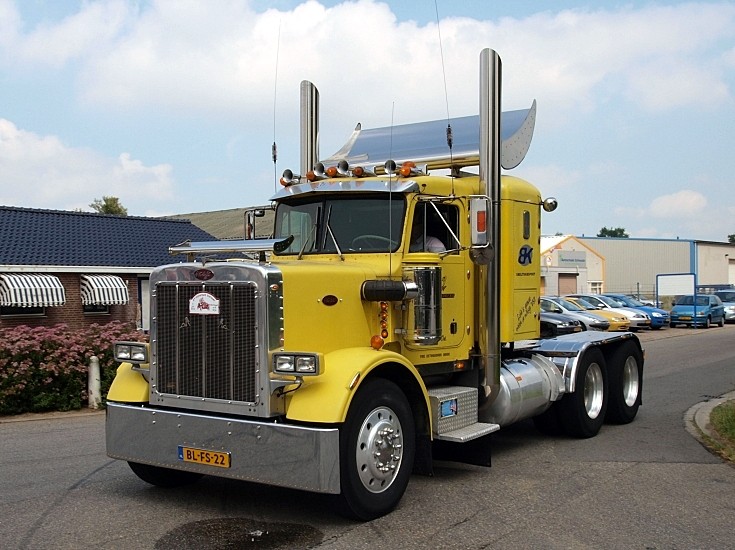 TopWorldAuto >> Photos of Peterbilt 359 Classic - photo galleries