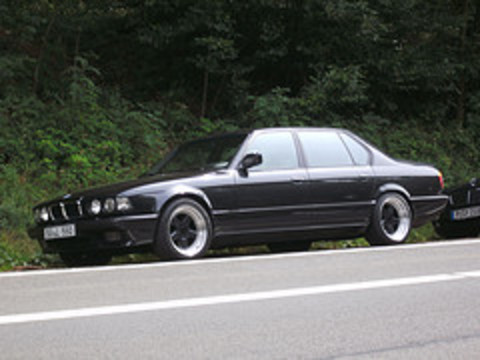 BMW 750iA Shadowline E32