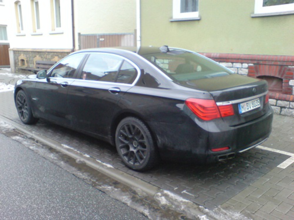 BMW 760i V12 Spy Photo
