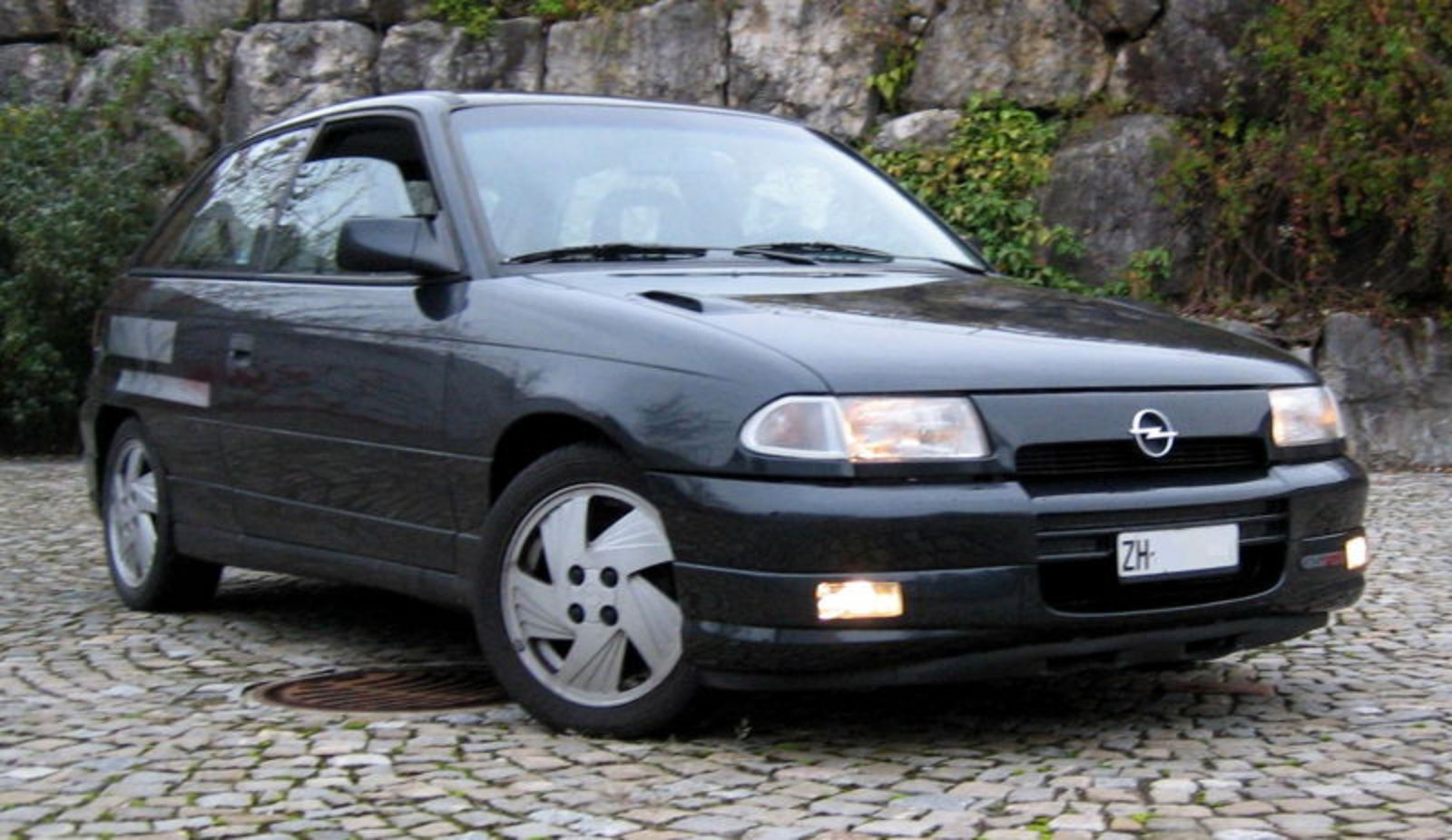 Opel Astra 2.0 GSI 16V image 3