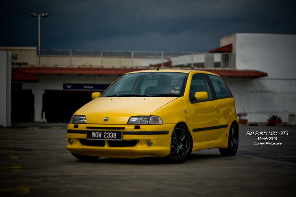 Fiat punto 1 и девушка