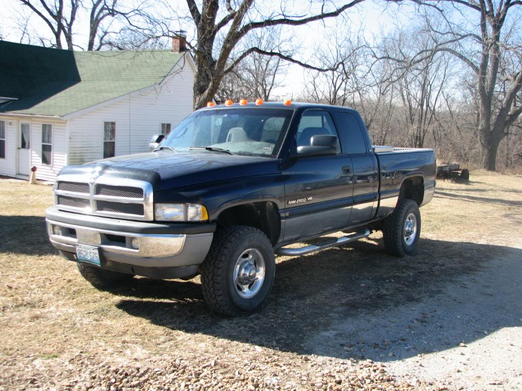 The 2000 Dodge Ram 2500 Quad Cab is designed and produced by Dodge.
