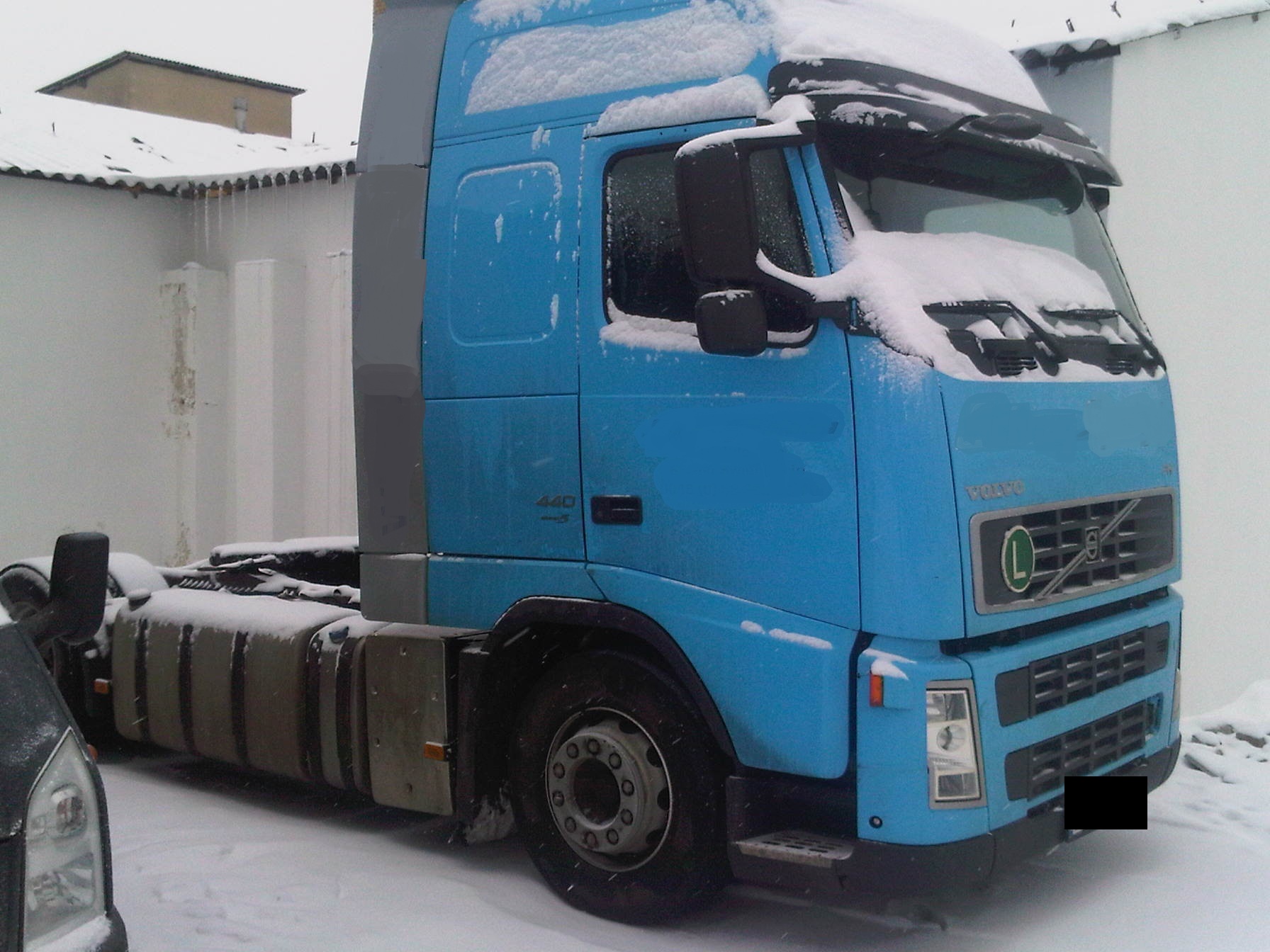 For Sale Used Volvo FH12 440 Truck in Dubai AED 152.000