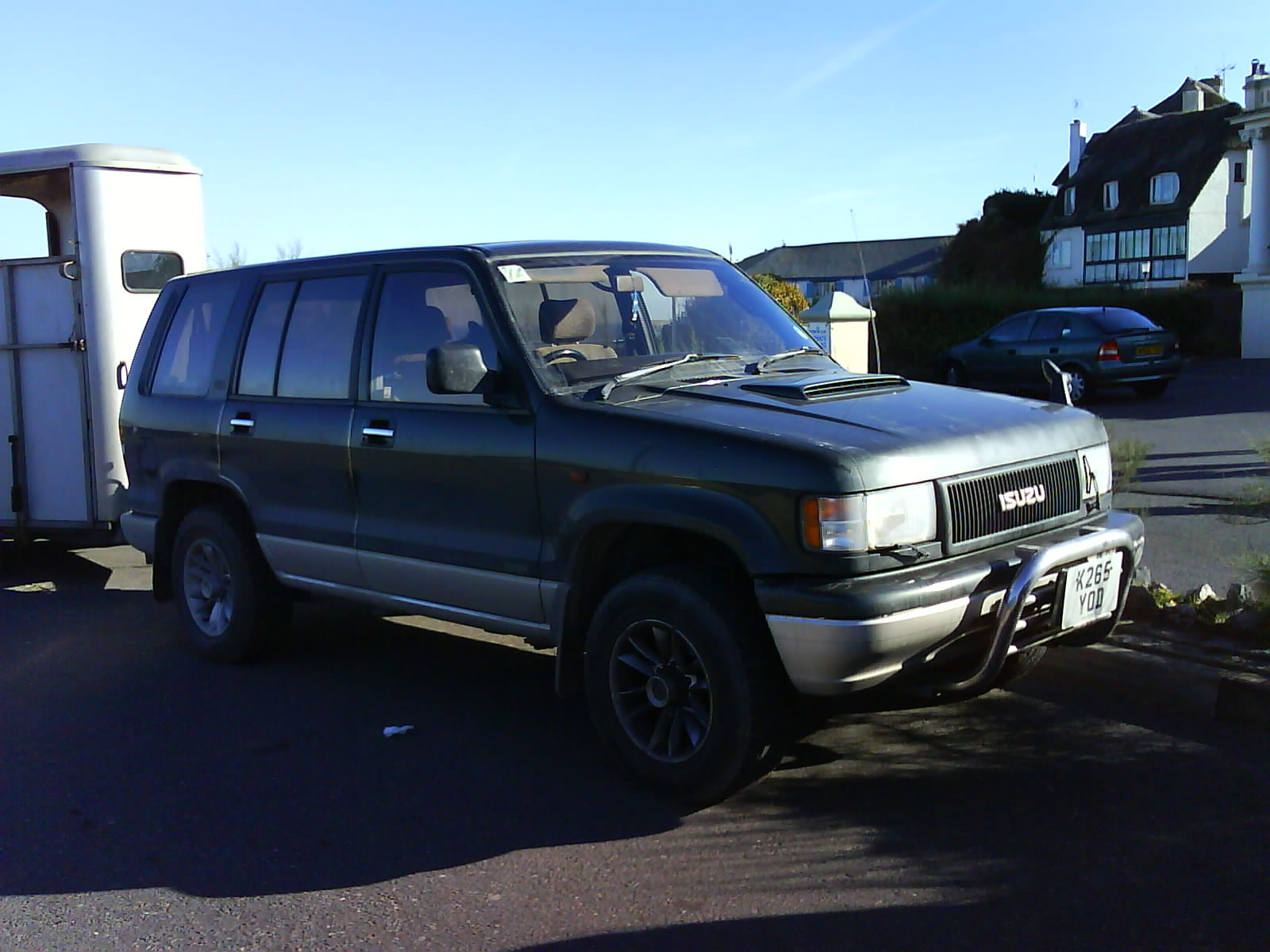 Isuzu Trooper II 2001