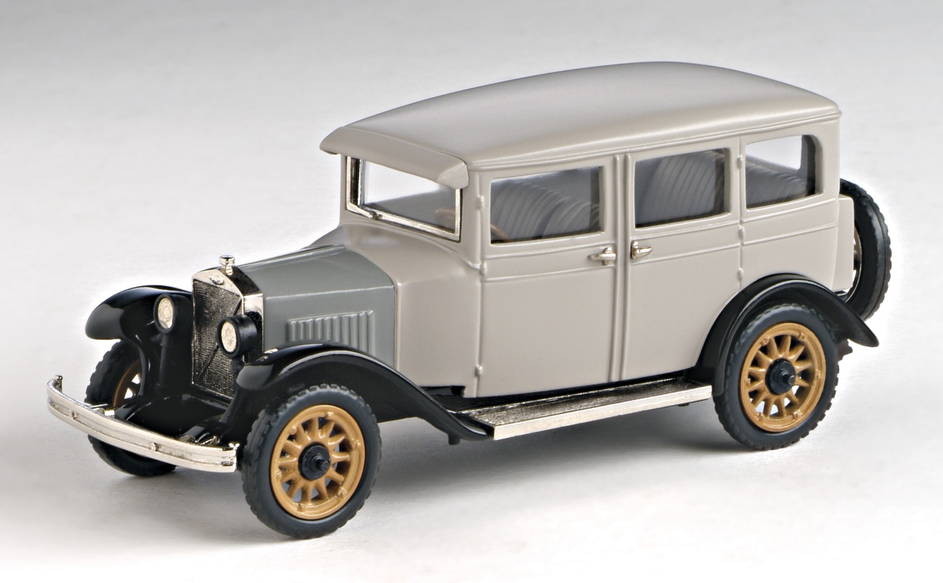 RE-31 1928 Volvo PV4. Produsert i Volvos annet driftsÃ¥r.