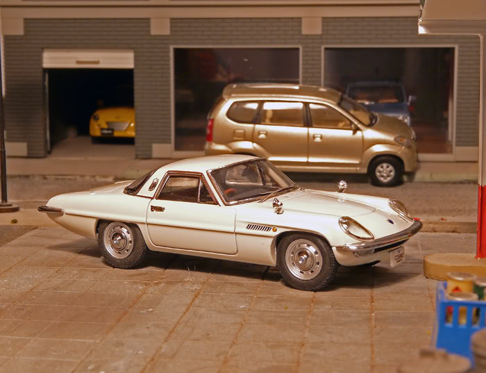 Mazda Cosmo Sports (1967) de Ebbro. El primer coche de serie con motor