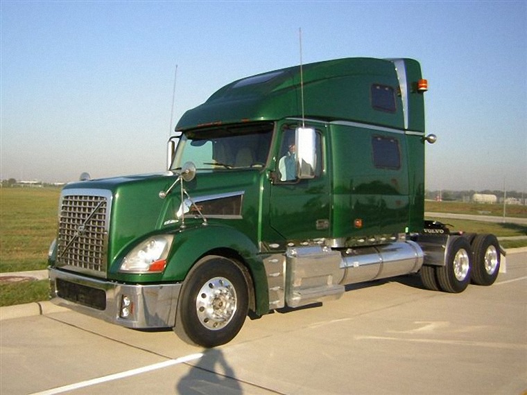 Front left green 2006 Volvo VT880 Truck Picture