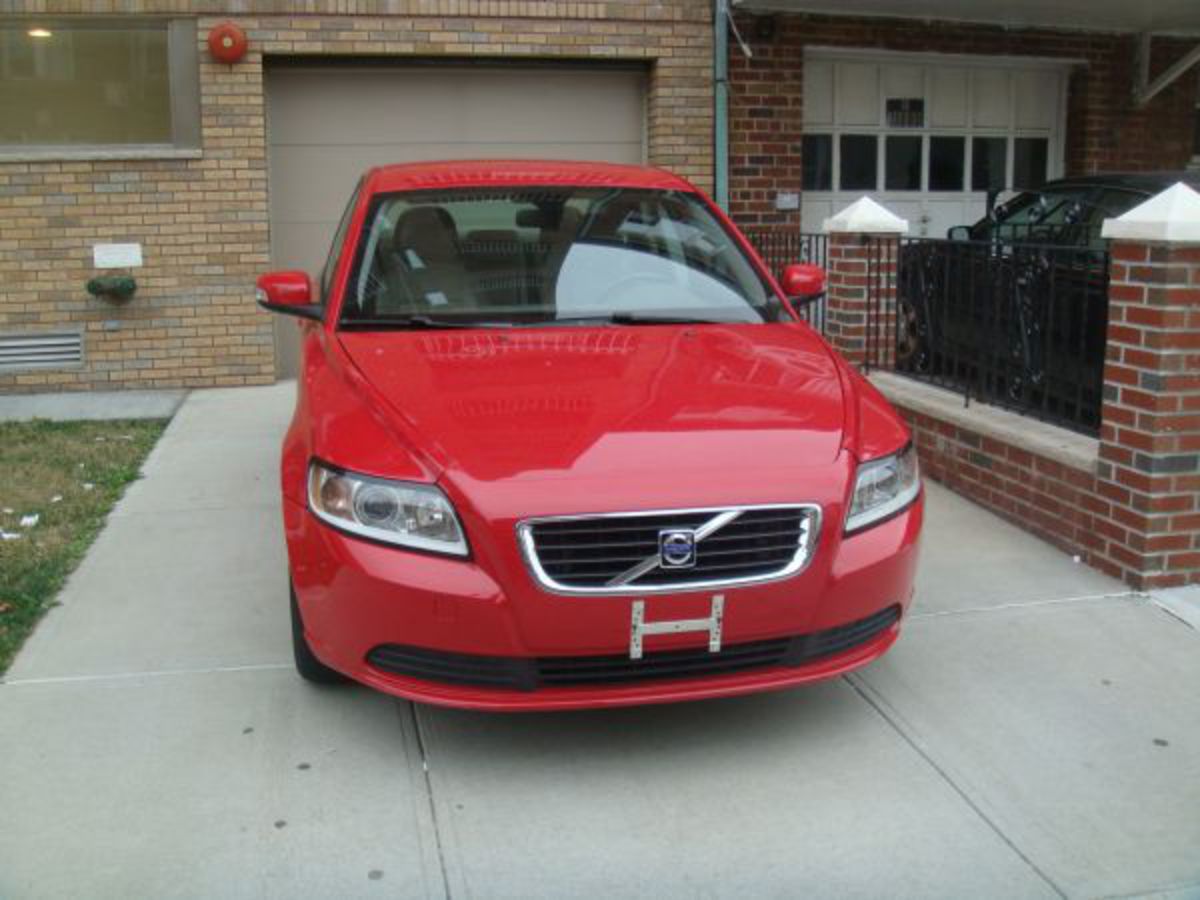 someone wants to sell 2009 Volvo S40 24i FWD at $10,499 in New York City,
