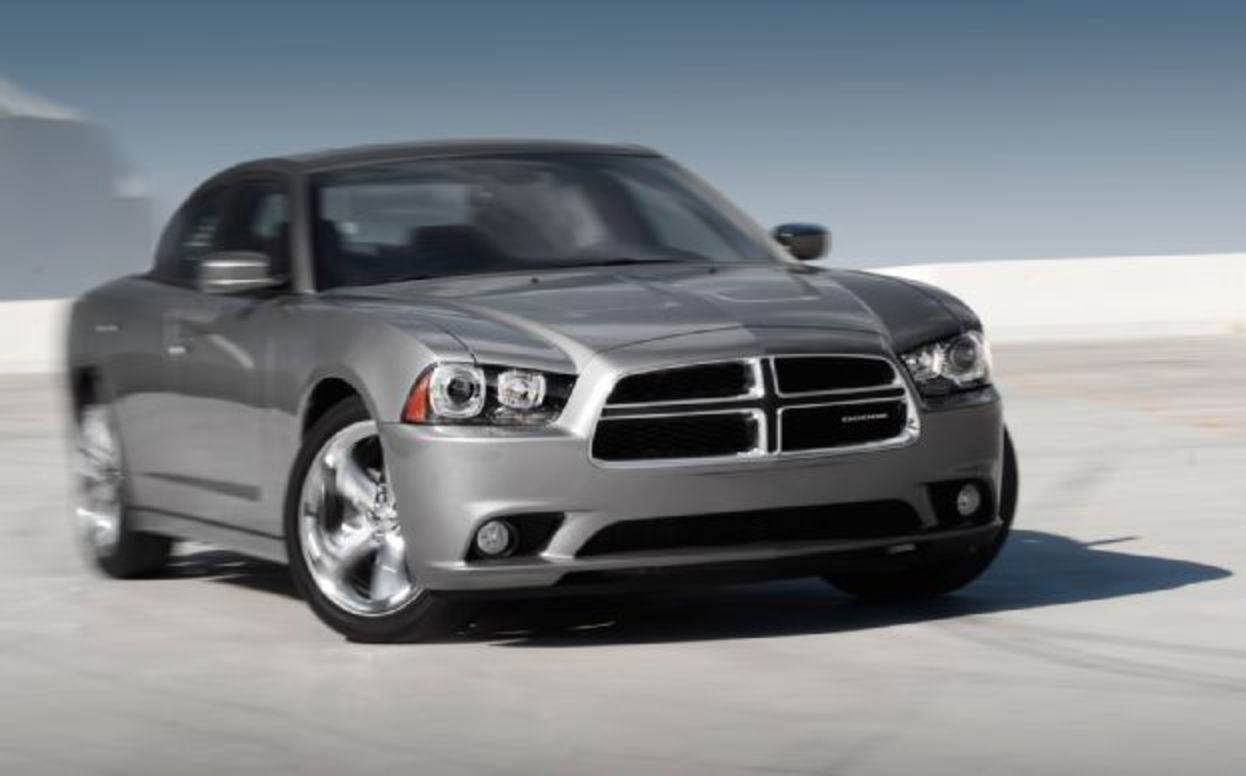 2012 Dodge Charger Sxt Front View In Motion