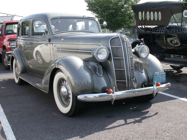 1938 Dodge D-8 Sedan