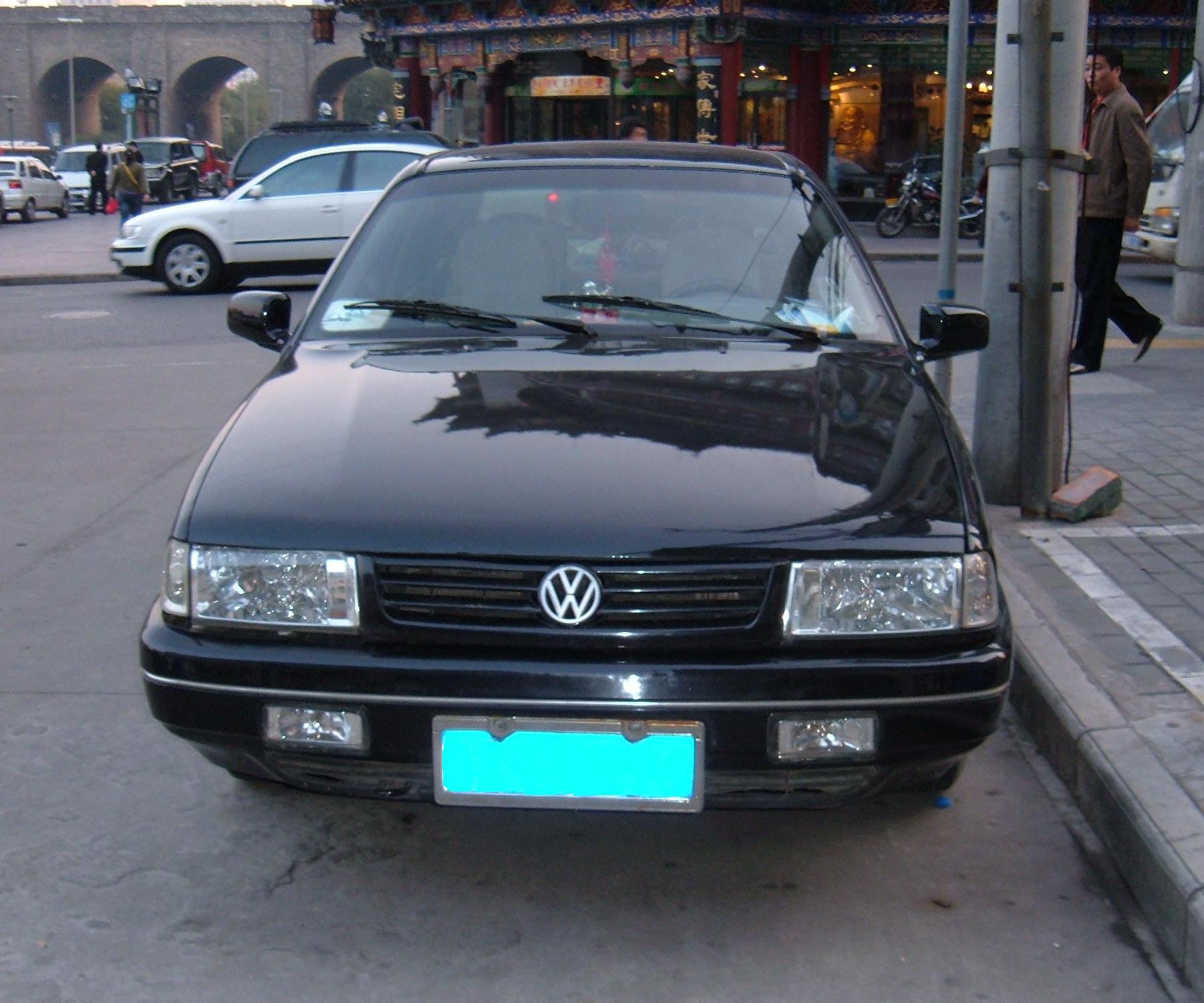 File:Volkswagen Santana 2000 in Xi'an.jpg
