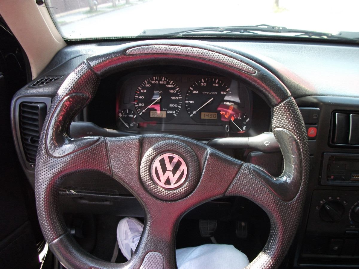 Volkswagen Polo Classic 1.8 Mi - Preto 4 Portas - Ano 1998 - 195000 km - no