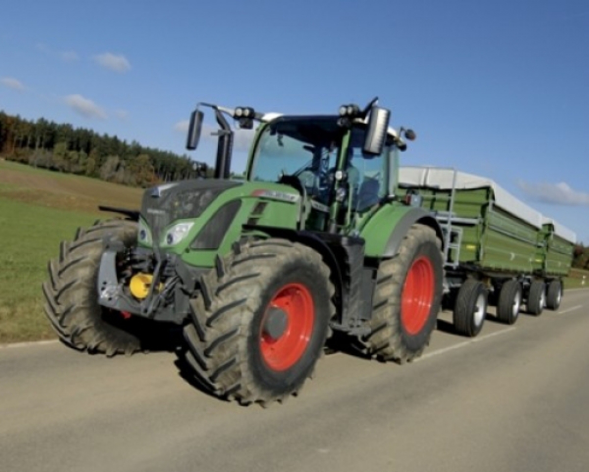 Трактор пол. Трактор Fendt 700. Fendt 700 Vario. Трактор Fendt 724. Серия Fendt 700 Vario.