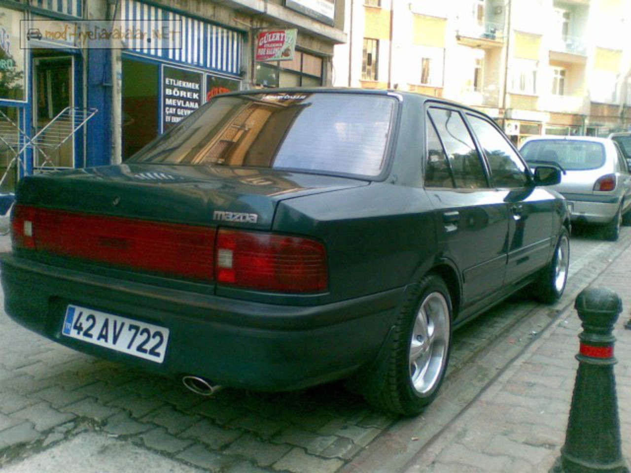 Mazda: 323 Sedan