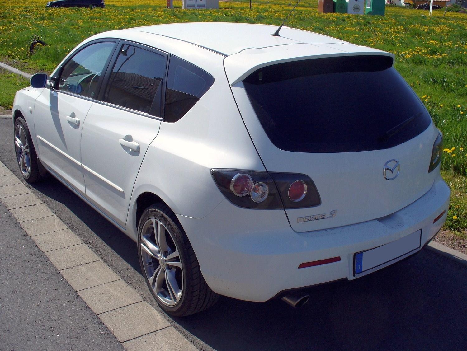 File:Mazda 3 Sport Facelift Heck.JPG