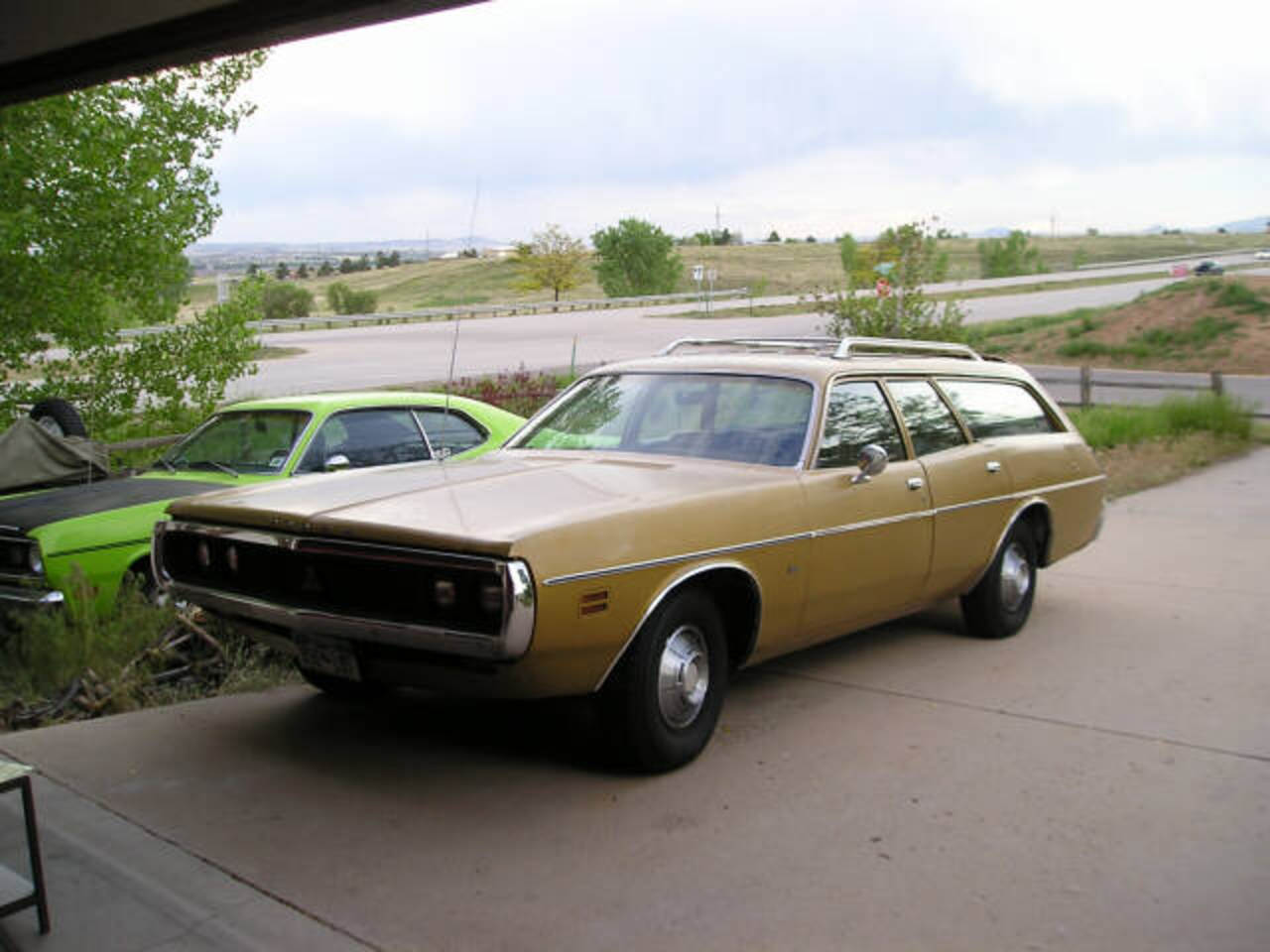 This 1971 Dodge Coronet Custom 6-Passenger Station Wagon would make a great