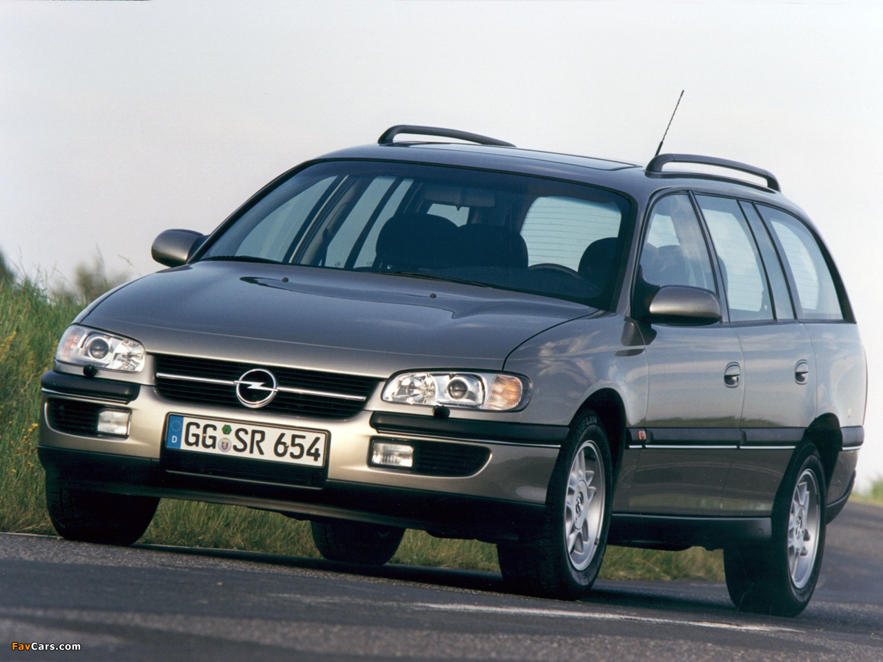 Pictures of Opel Omega Caravan (B) 1994â€“99 (1280 x 960)