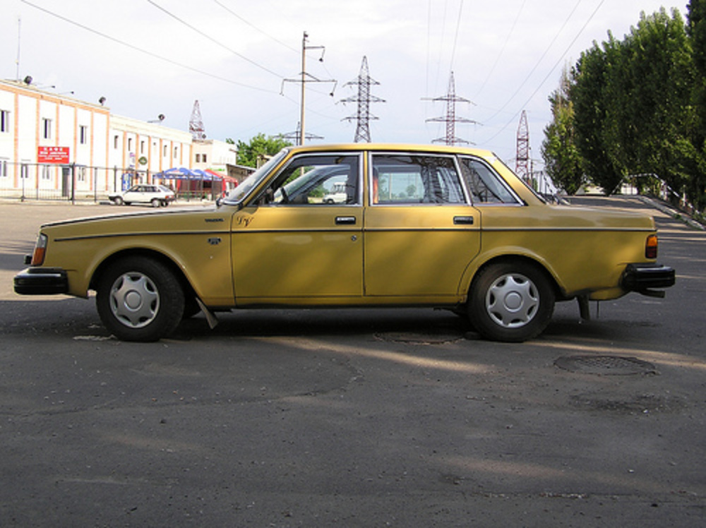 VOLVO 244L 1978 B19A | Left side
