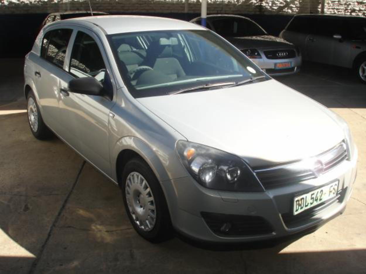 Pictures of 2006 OPEL ASTRA 1.6 TWINPORT ESSENTIAL