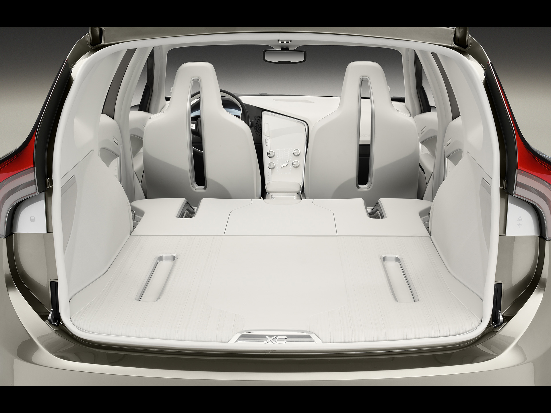 2007 Volvo XC60 Concept - Flat Floor Cargo Space With Folded Rear Seat