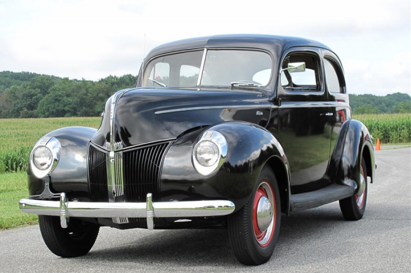 1940 FORD 2 DOOR SEDAN