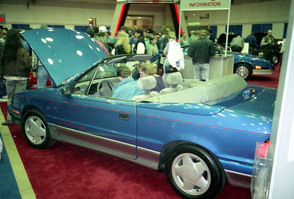1991 Dodge Shadow ES convertible by splattergraphics