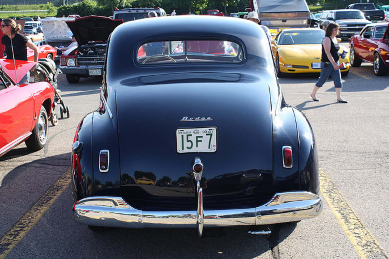 1941 Dodge Deluxe coupe ( Canadian )
