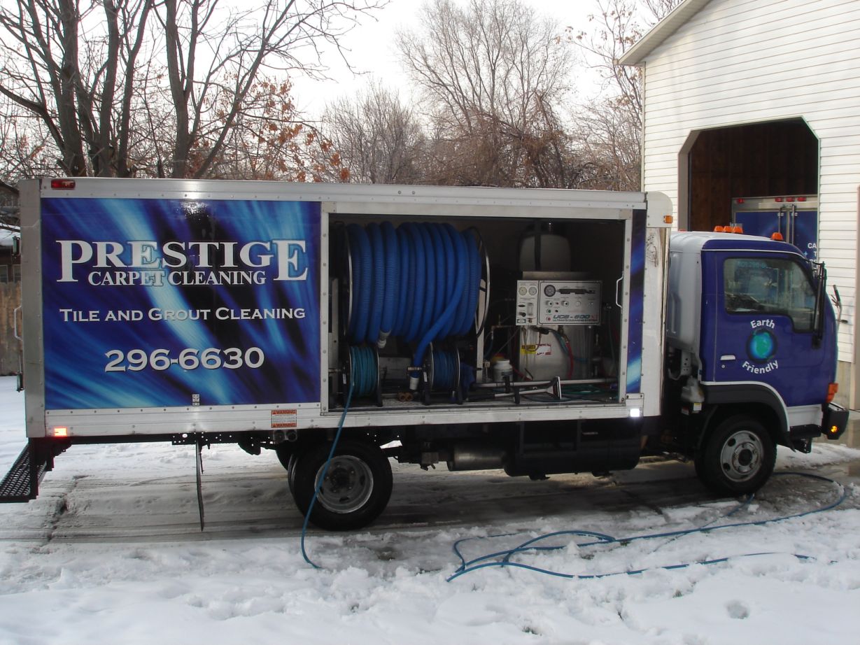 Carpet cleaning truck with Aerotech truckmount in Nissan UD