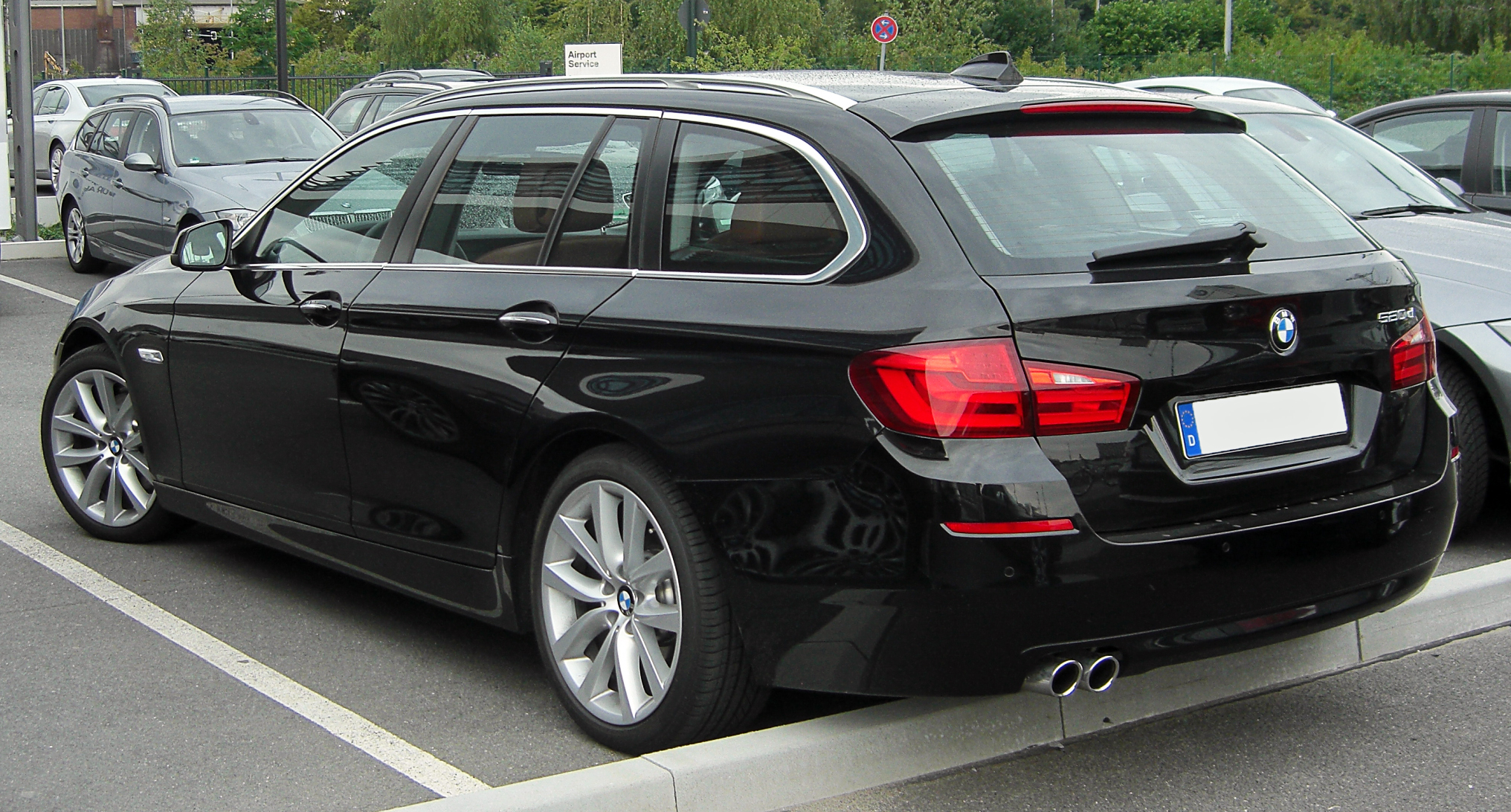 File:BMW 520d Touring (F11) rear 20100731.jpg