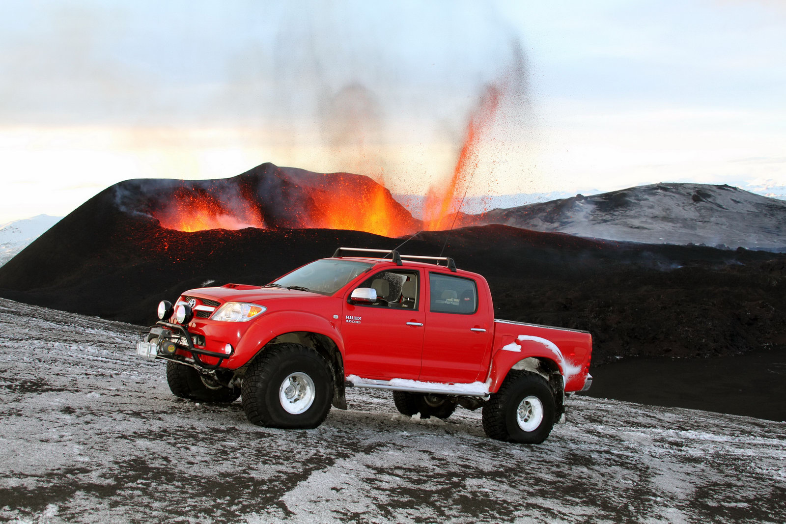 prominent upgrade Toyota Hilux were low, the giant 38-inch tires.via