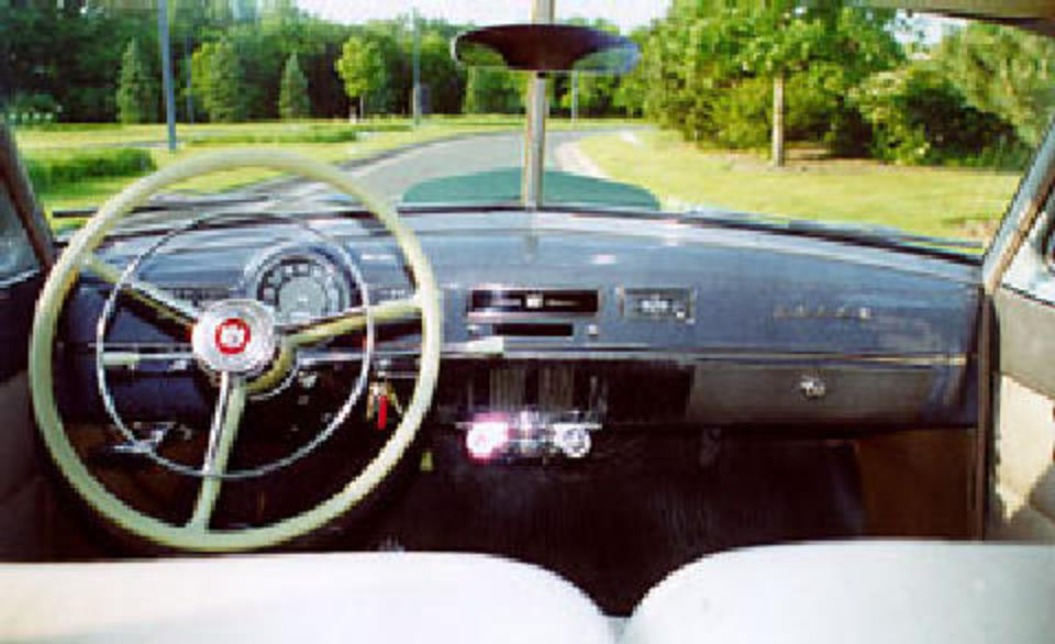 Dodge Coronet Club Coupe Dash (1951) - View Picture - Motorbase