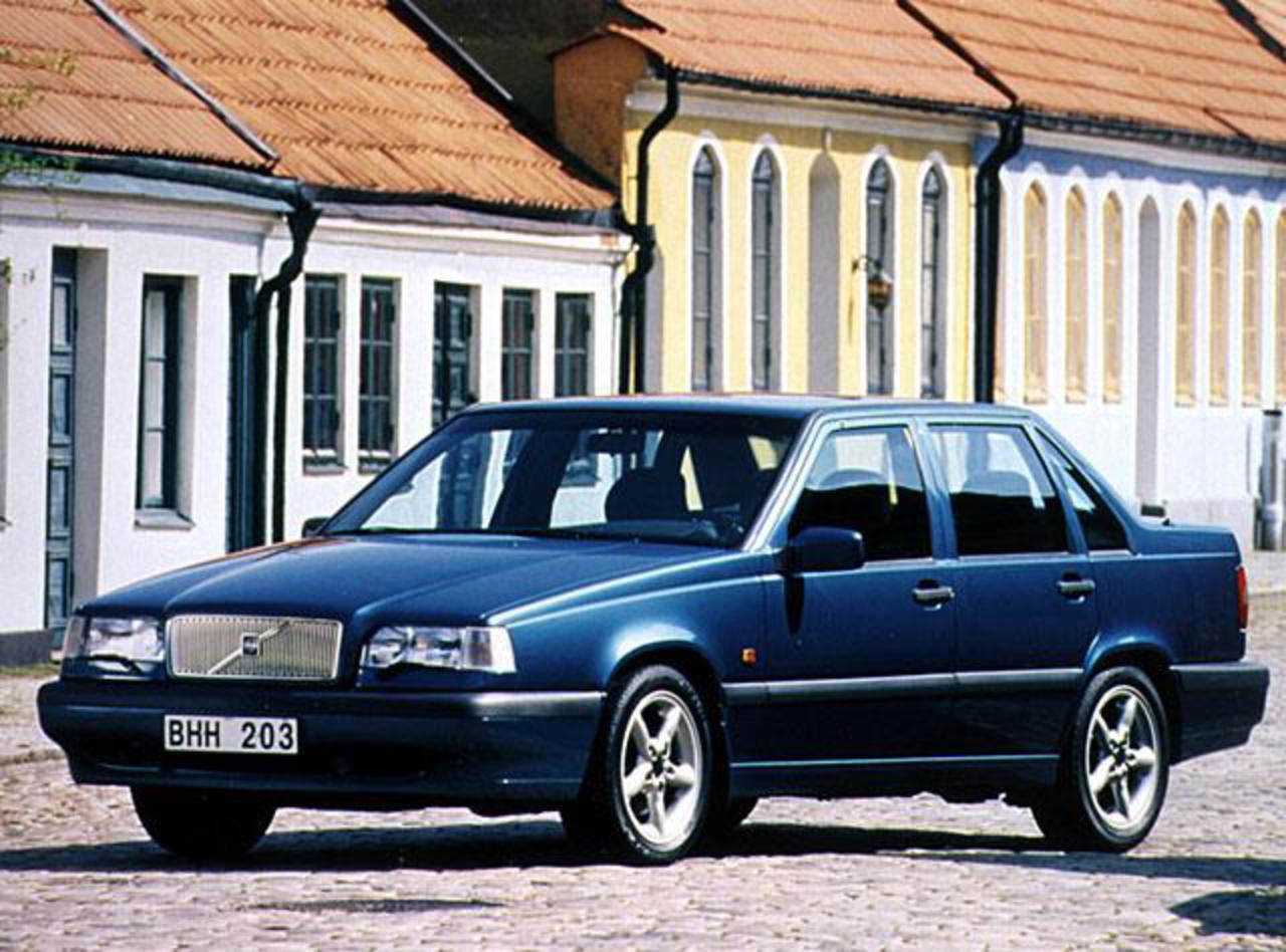Volvo â†’ 850 â†’ 2.5i 20V Exclusive-Line 4-door saloon