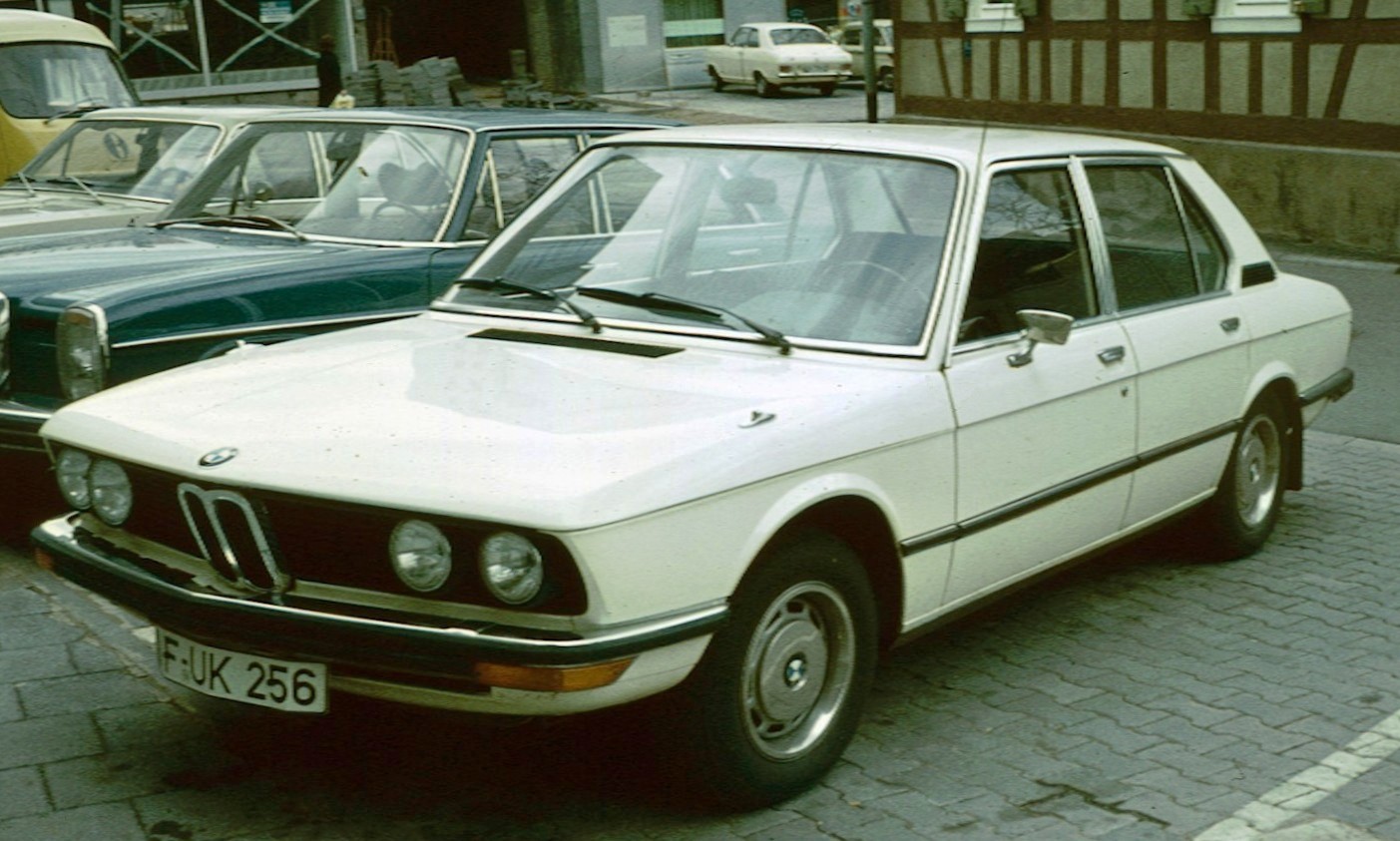 File:BMW 520 shortly after launch.jpg