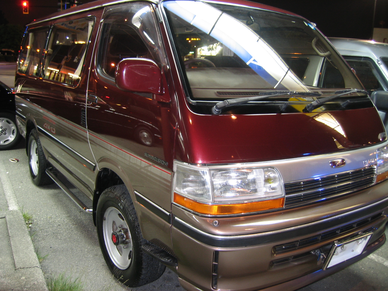 Дром продажа тойота хайс. Тойота Hiace super Custom 4 WD. Toyota Hiace super Custom Limited 2002. Toyota Hiace super Custom Limited. Toyota микроавтобус Hiace 1990.