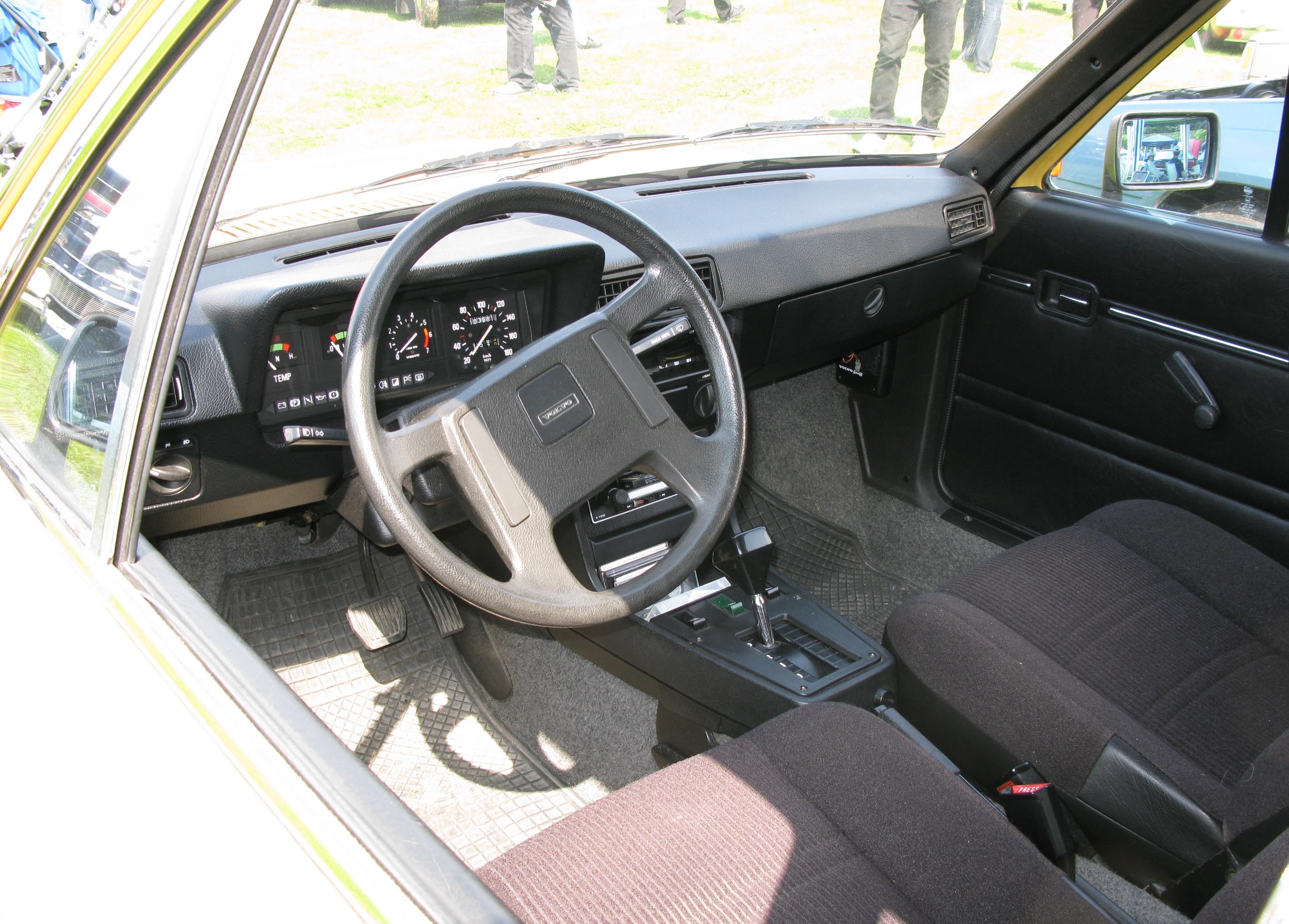 File:Volvo 343 dash.jpg