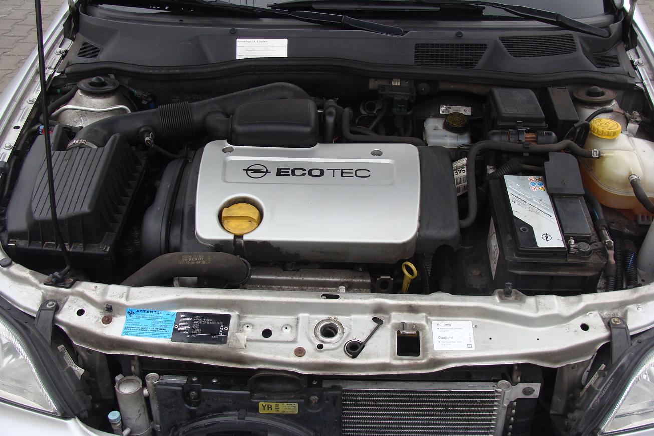 Opel Astra G Pod maskÄ… Astry 1.6 16V znajduje siÄ™ 100-konny silnik,