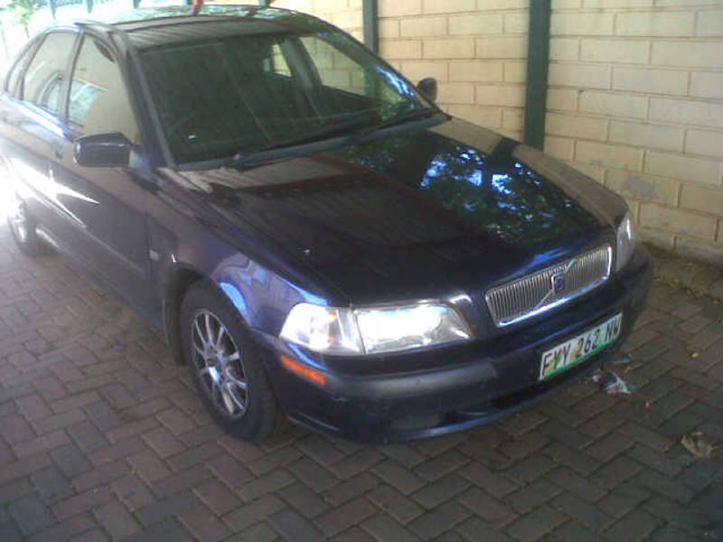 volvo S40 20T to swap for Double Cab. Report this ad