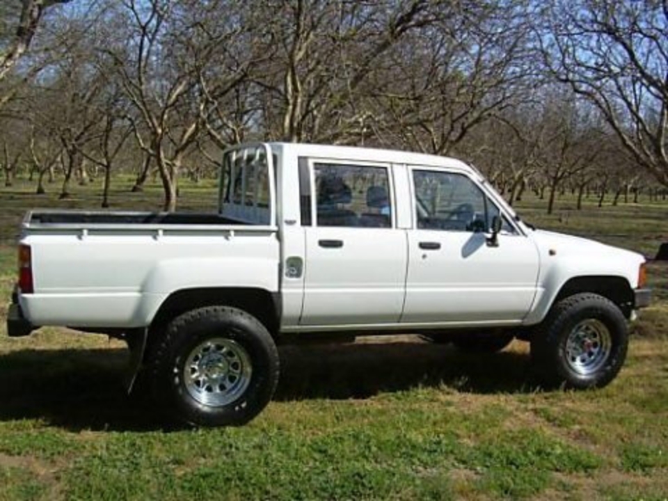 Тойота 4 двери. Toyota Hilux Pickup 4 Door 1990. Toyota Hilux pick up 1986. Тойота Hilux Pickup 1986. Toyota 4x4 правый руль 3 двери 1992.