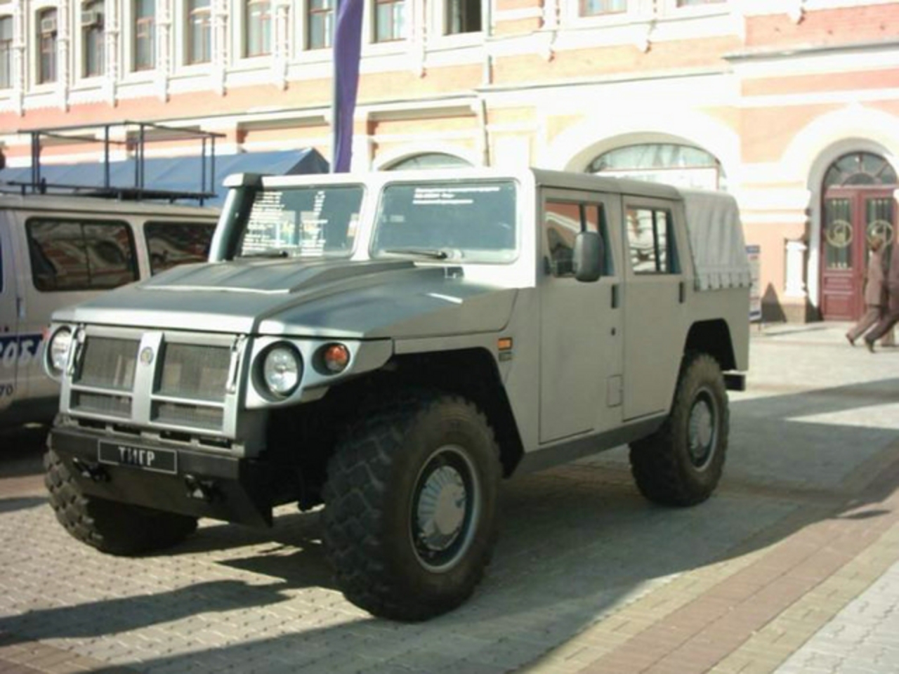 GAZ 2330