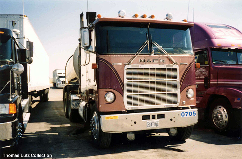 Mack cruiseliner