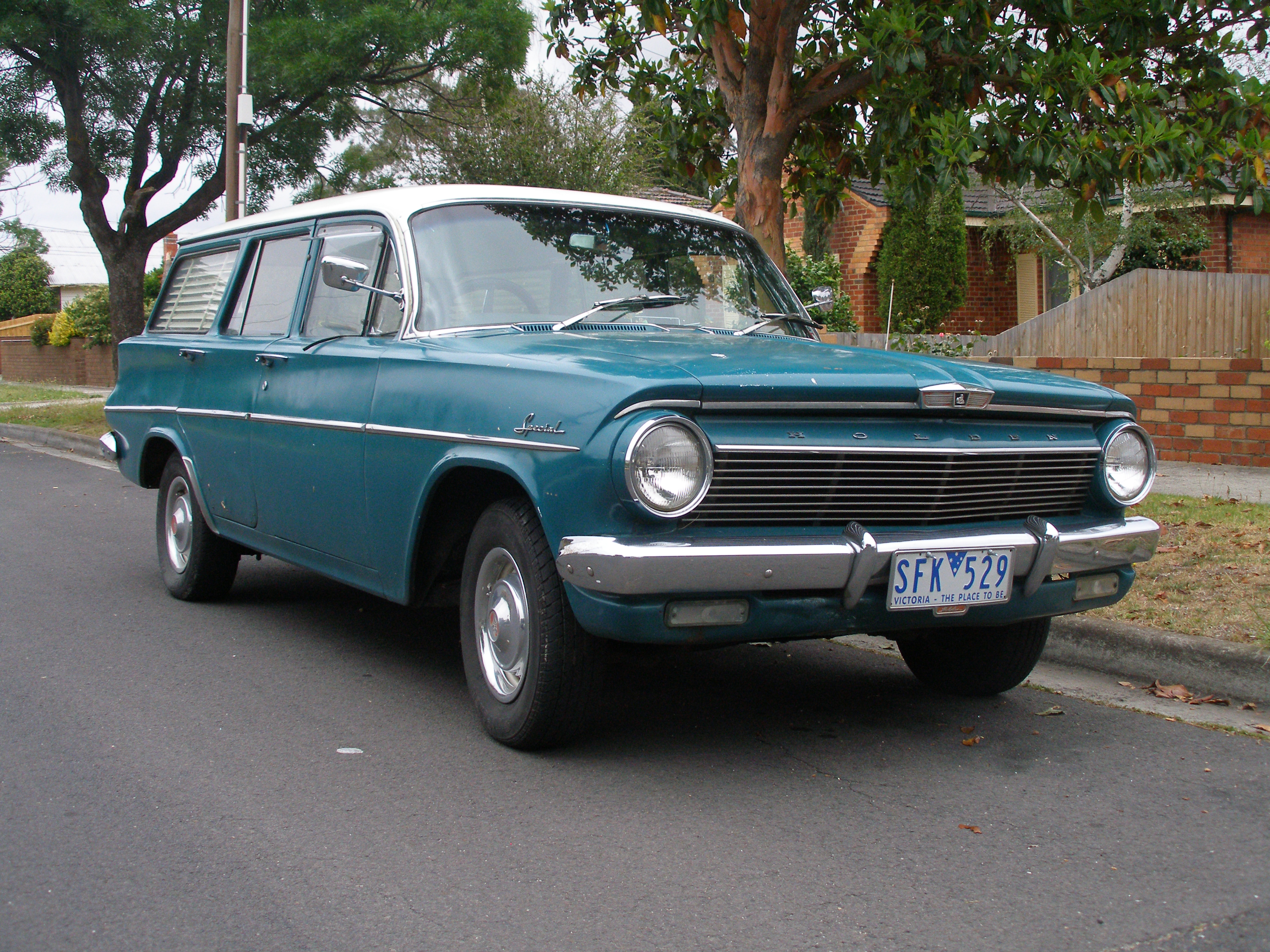 Holden ej