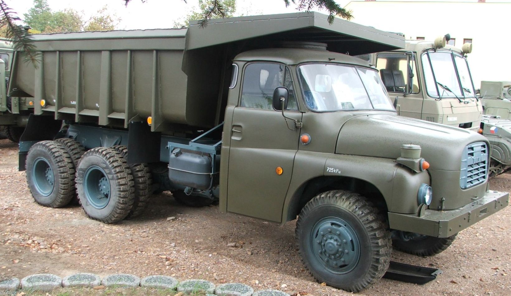 Tatra t148