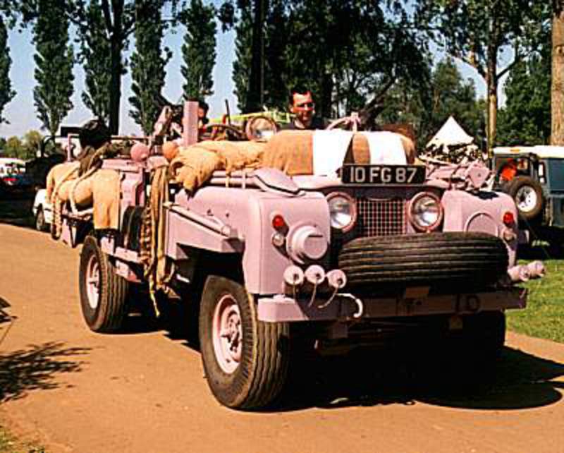 Land rover pink