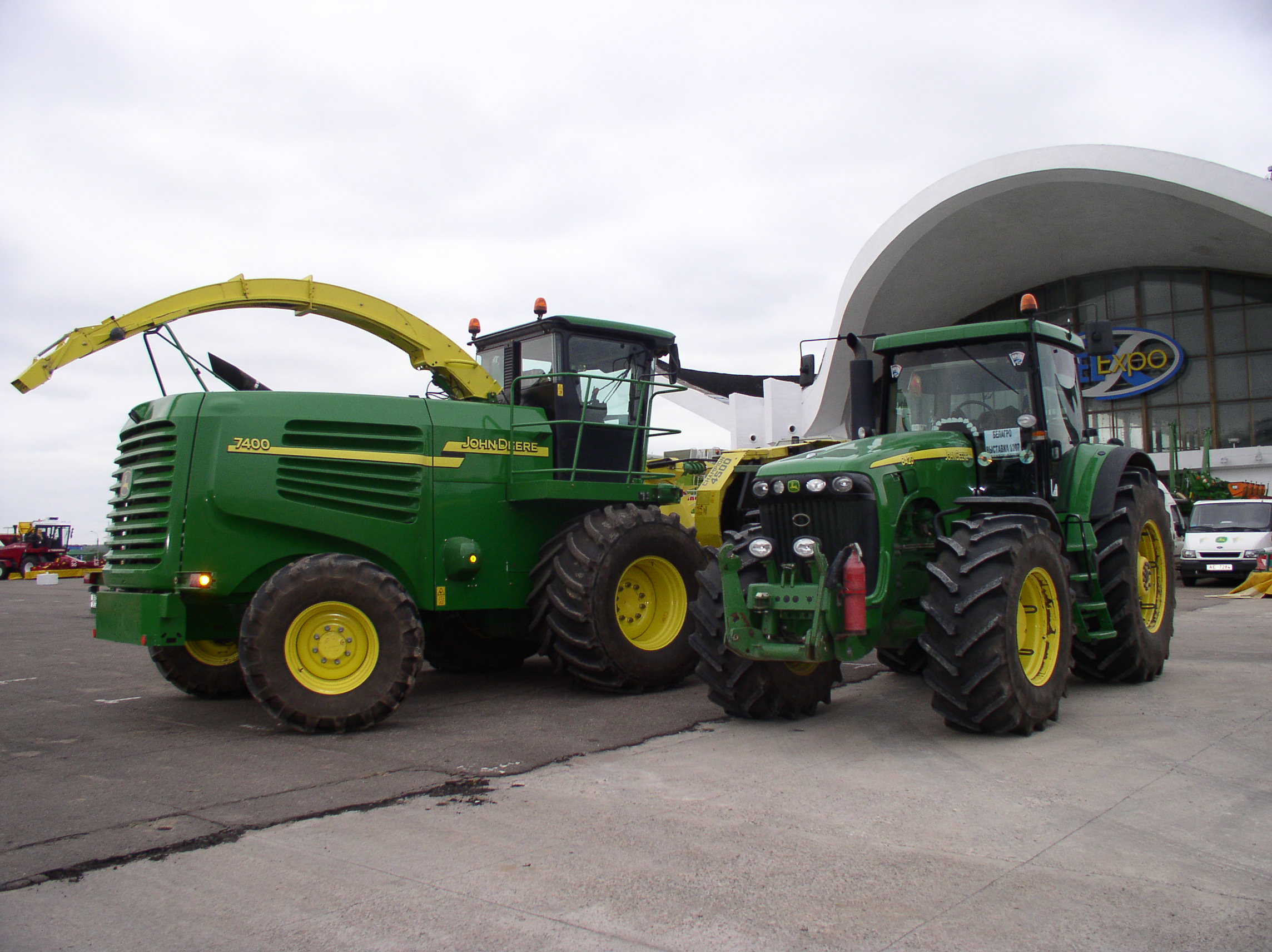 John deere 7400