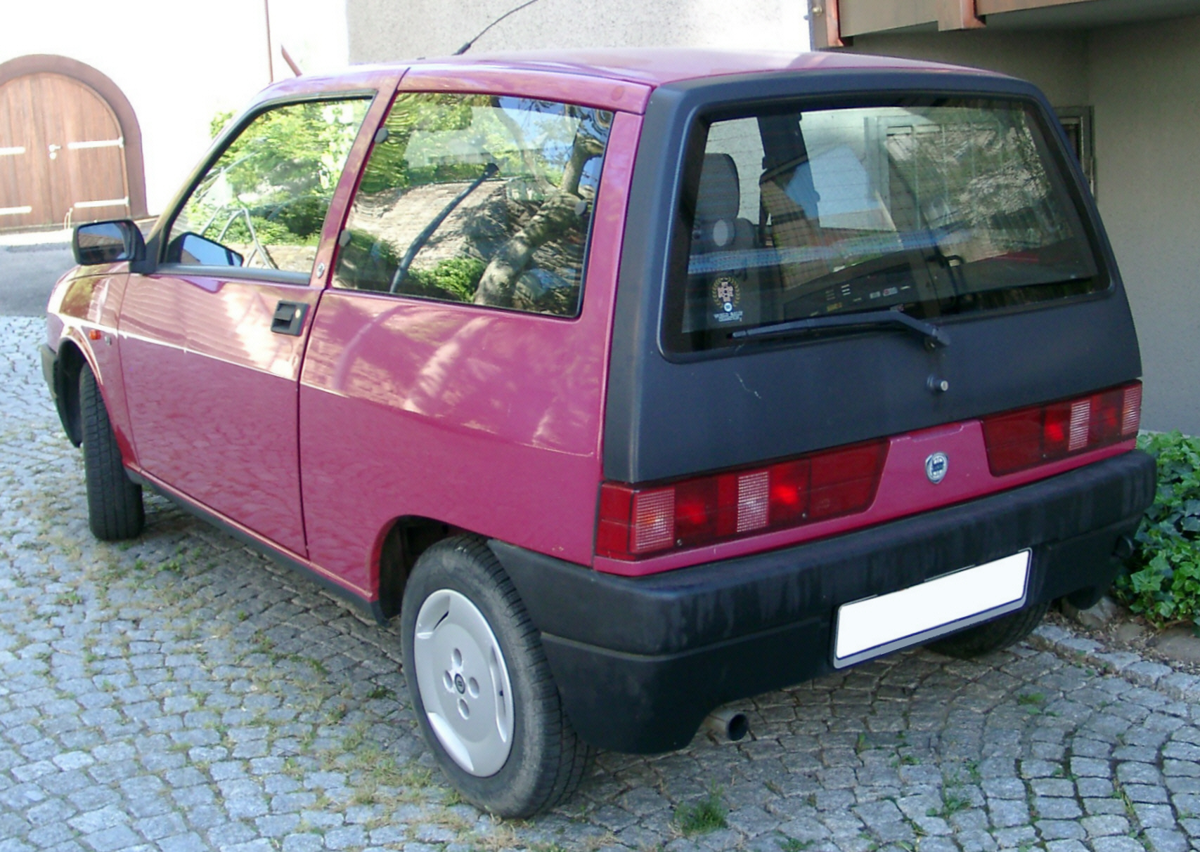 Lancia y10