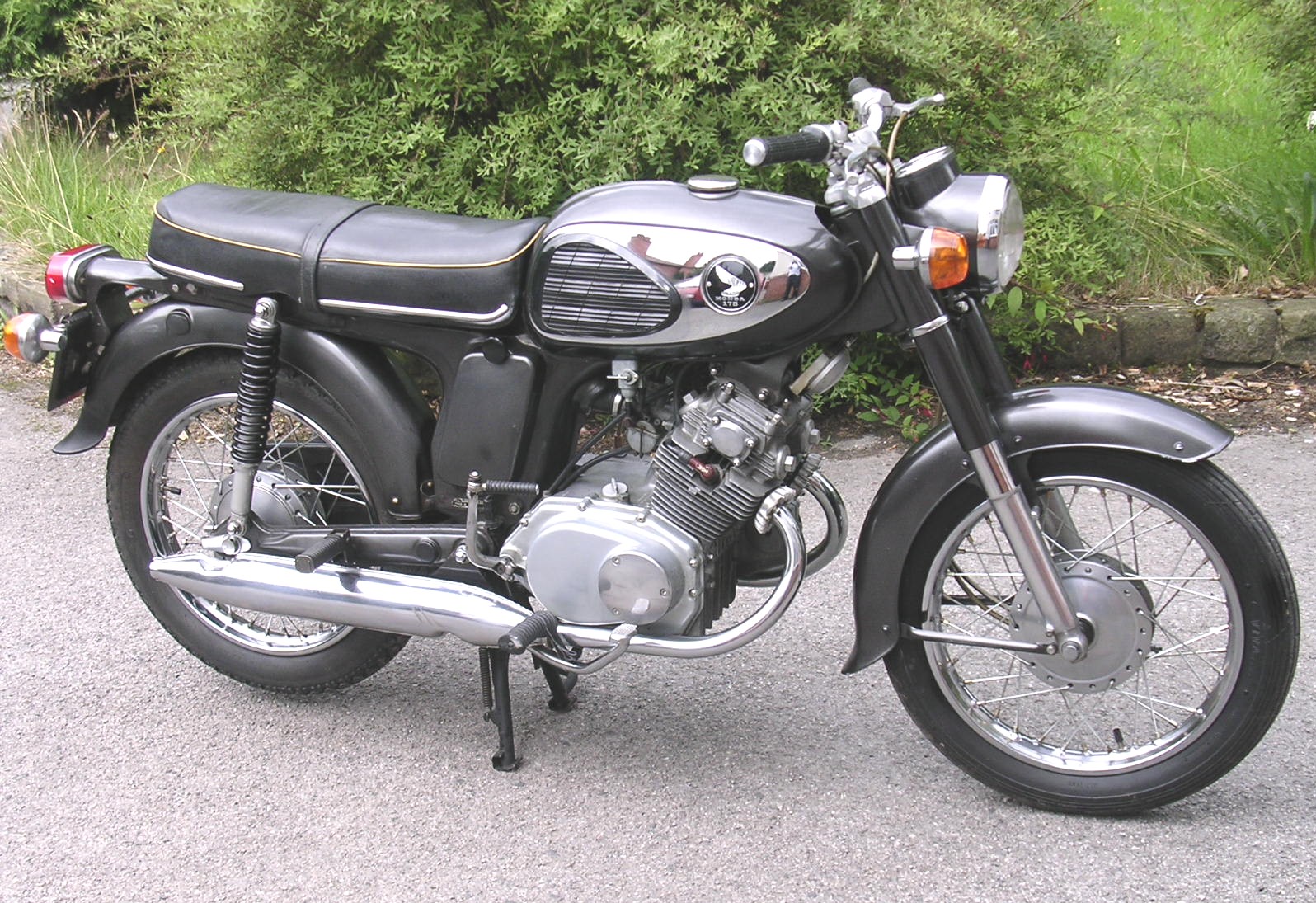 Honda cd175