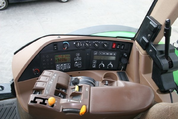 John deere 8420